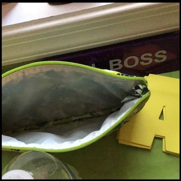 VERA Bradley 👛 - Picture 6 of 11